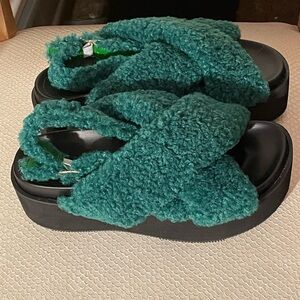Azalea Wang, Hannah fur platform sandal, green US size 10, platform heel 2 inch